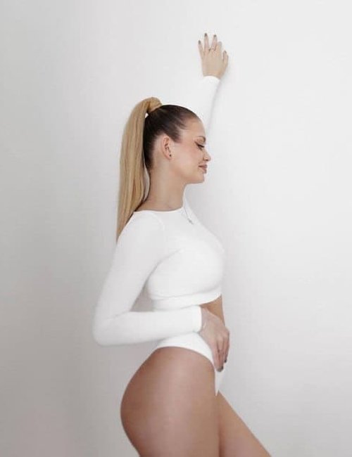 Аня