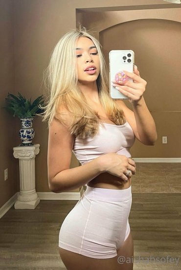 Aishah Sofey (Kawaii Sofey)