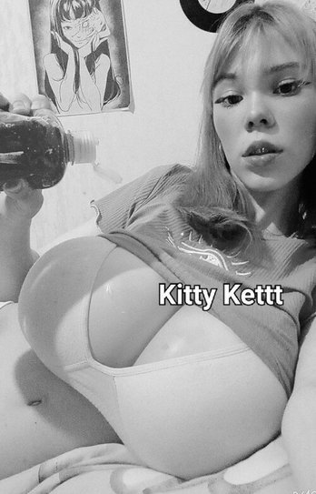 Kitty Keettt (Mommy Kitty)